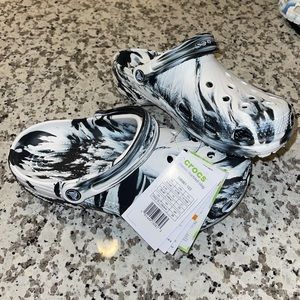 Women’s or Unisex Crocs. 🐊